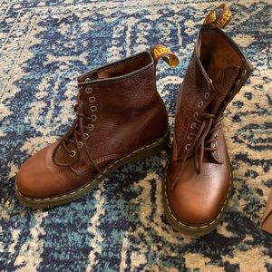 Dr Martens Modern Classis AirWair Brown NEVER WORN